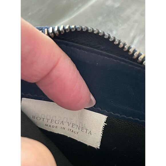 Bottega Veneta Zip Wallet EUC - Picture 9 of 9